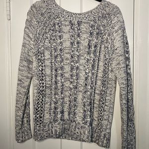 Gap white and black sweater